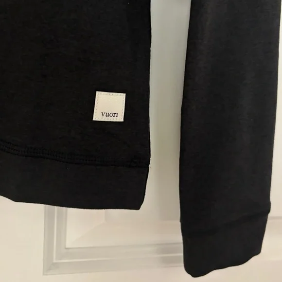 NEW! Vuori Halo Essential Half-Zip Pullover Long Sleeve Top Black Heather Small - Picture 7 of 9
